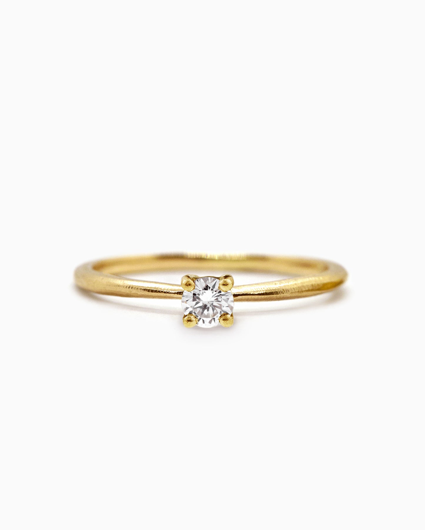 18k fairmined gouden organische ring met diamant